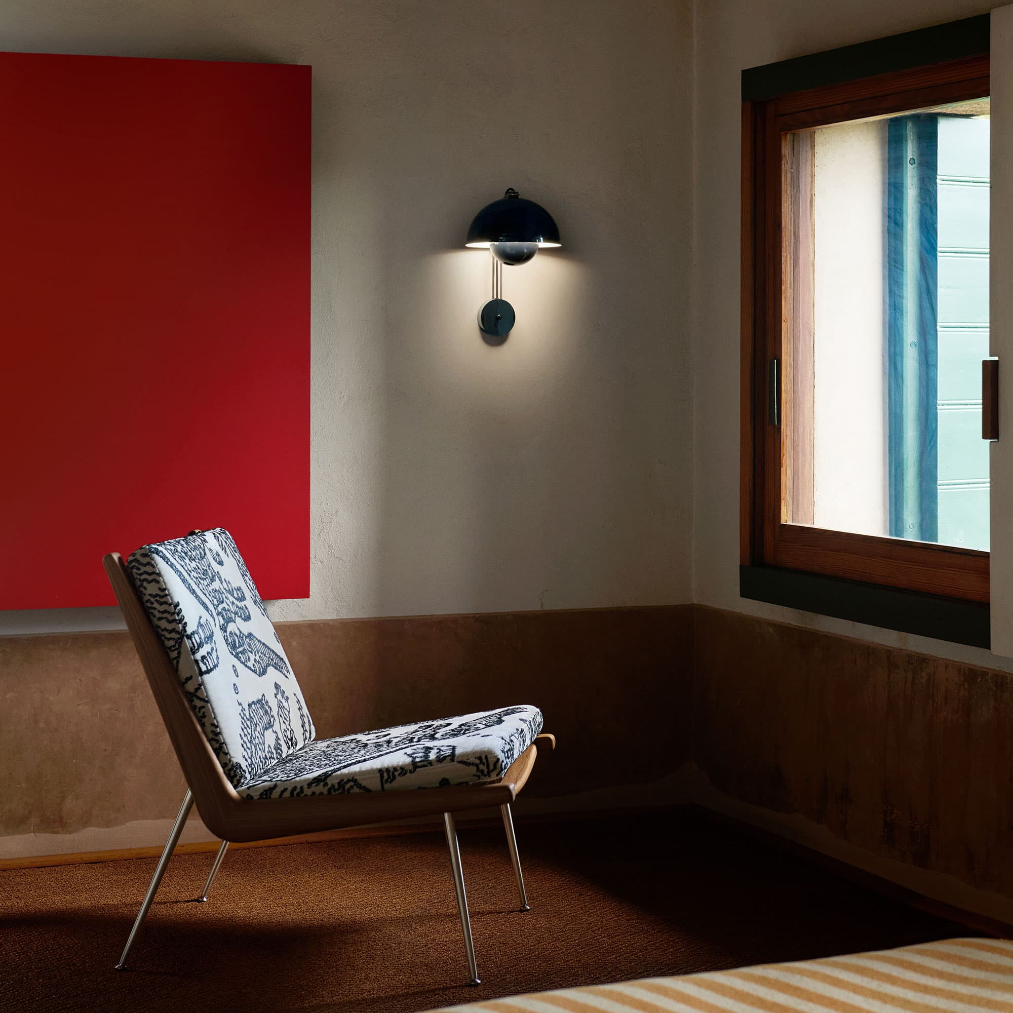 Boomerang Lounge Chair HM1