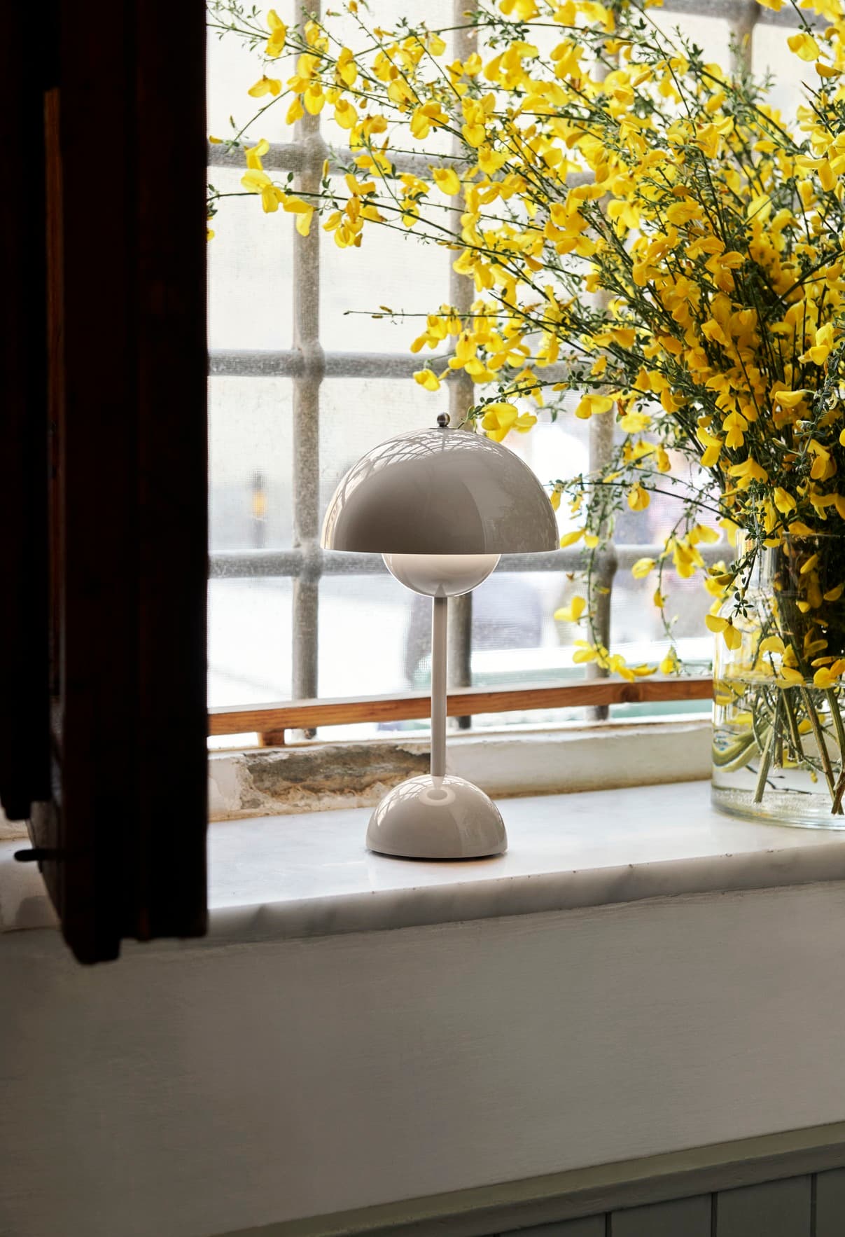 Flowerpot Portable Table Lamp VP9
