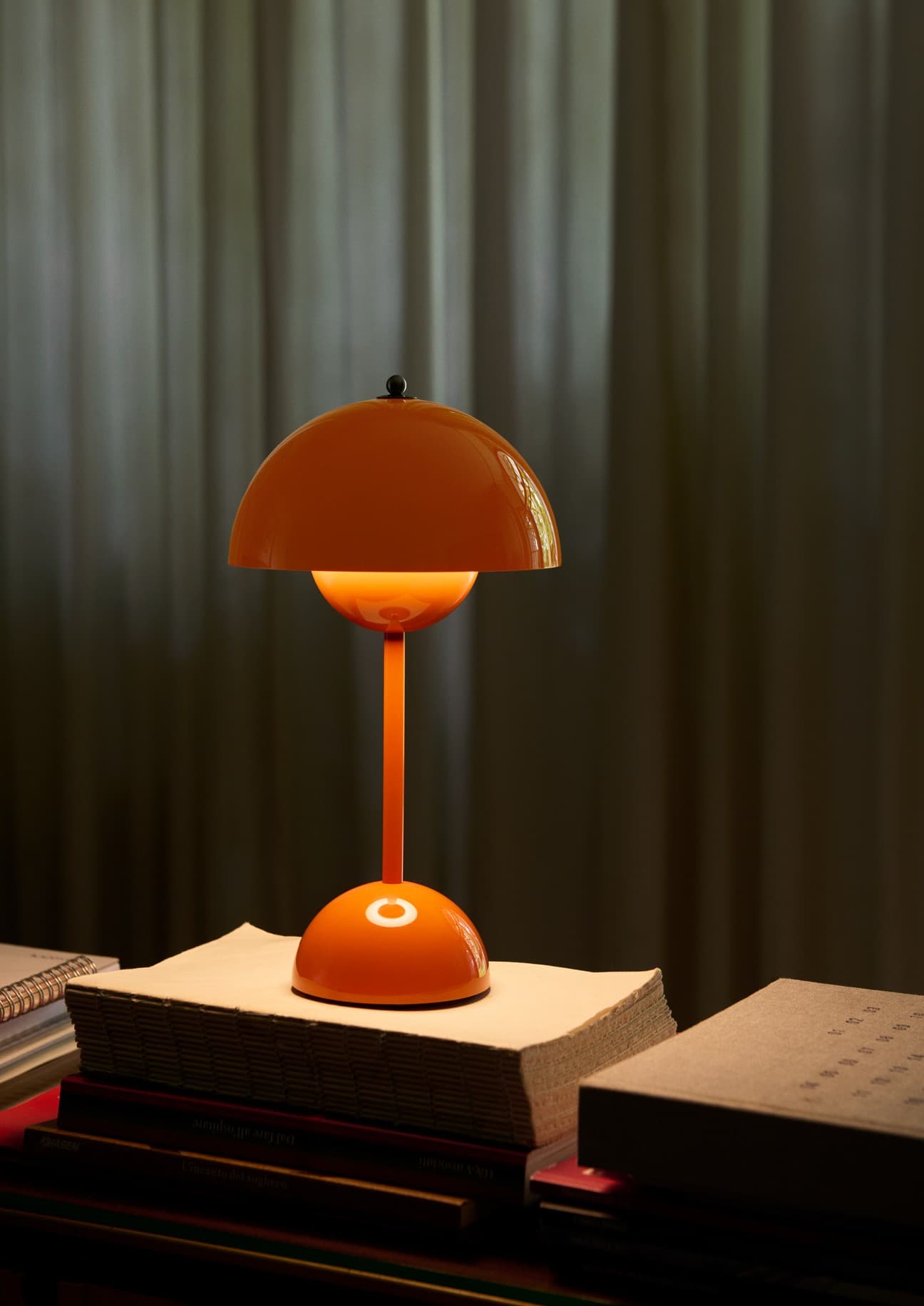 Flowerpot Portable Table Lamp VP9