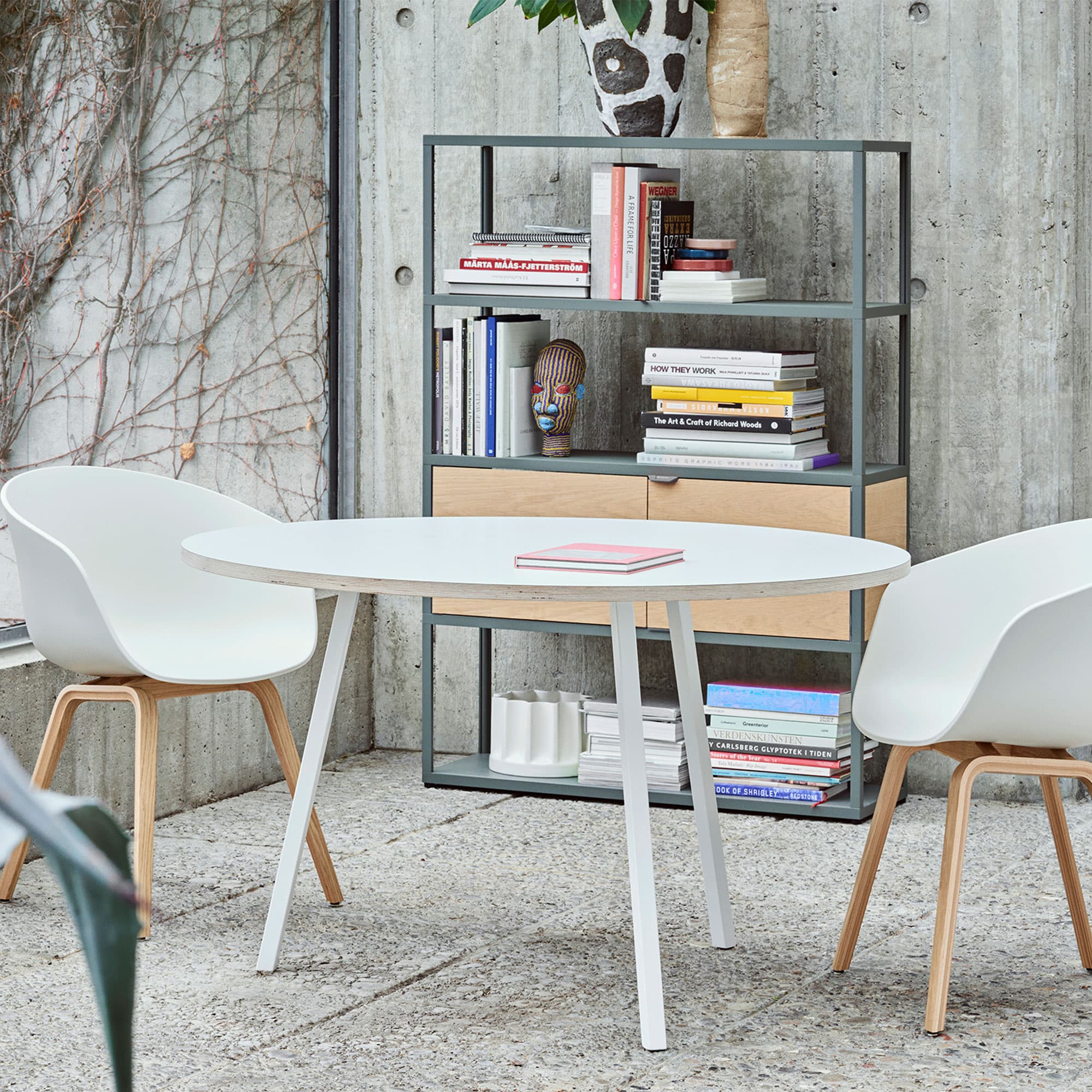 Loop Stand Table Round